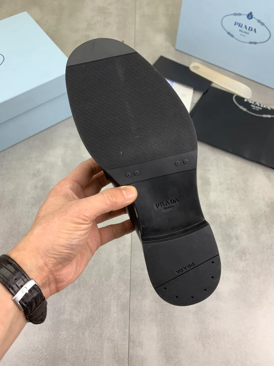 Men's Men's Shoes💰P640💰[New Style] High Quality Water-dyed Niuli 🆘[PRADA] Prada's latest casual business leather shoes for men! Listed simultaneously! The fabric is made of specially imported original calfskin, and the interior is made of imported water-dyed cowhide. It is absolutely luxurious and leads the fashion trend. High-end combination rubber outsole, size: 38-44 (45 and 46 can be customized) 3️⃣ colors available